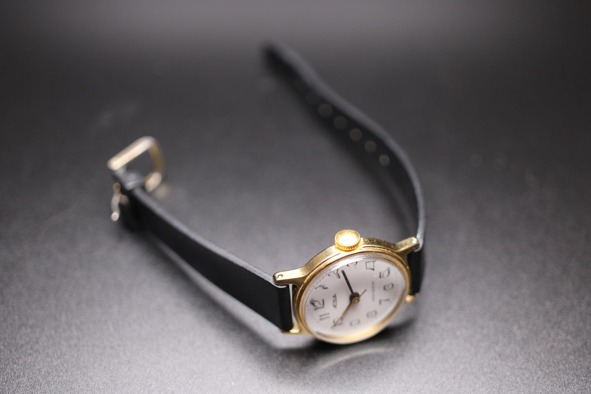 1991 Acqua (by Timex) Ladies Mechanical Watch