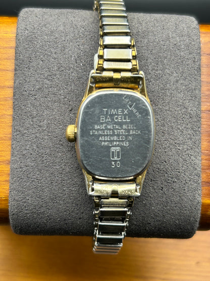 1987 Timex Q Women's and Youth Quartz Analog Watch Ref. 53811