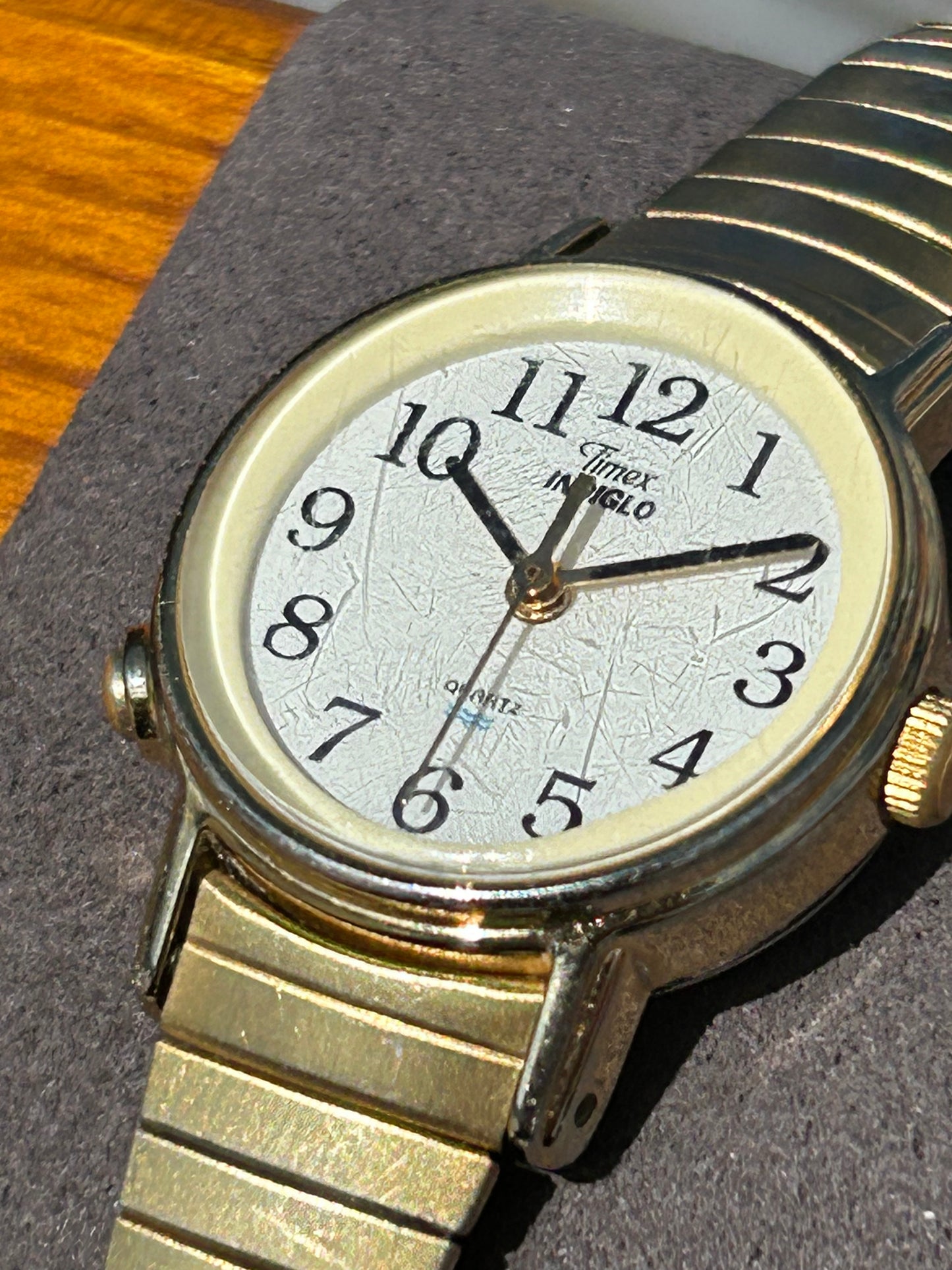 1995 Timex White Dial Yellow Rehaut Indiglo Quartz Watch Ref. 44687