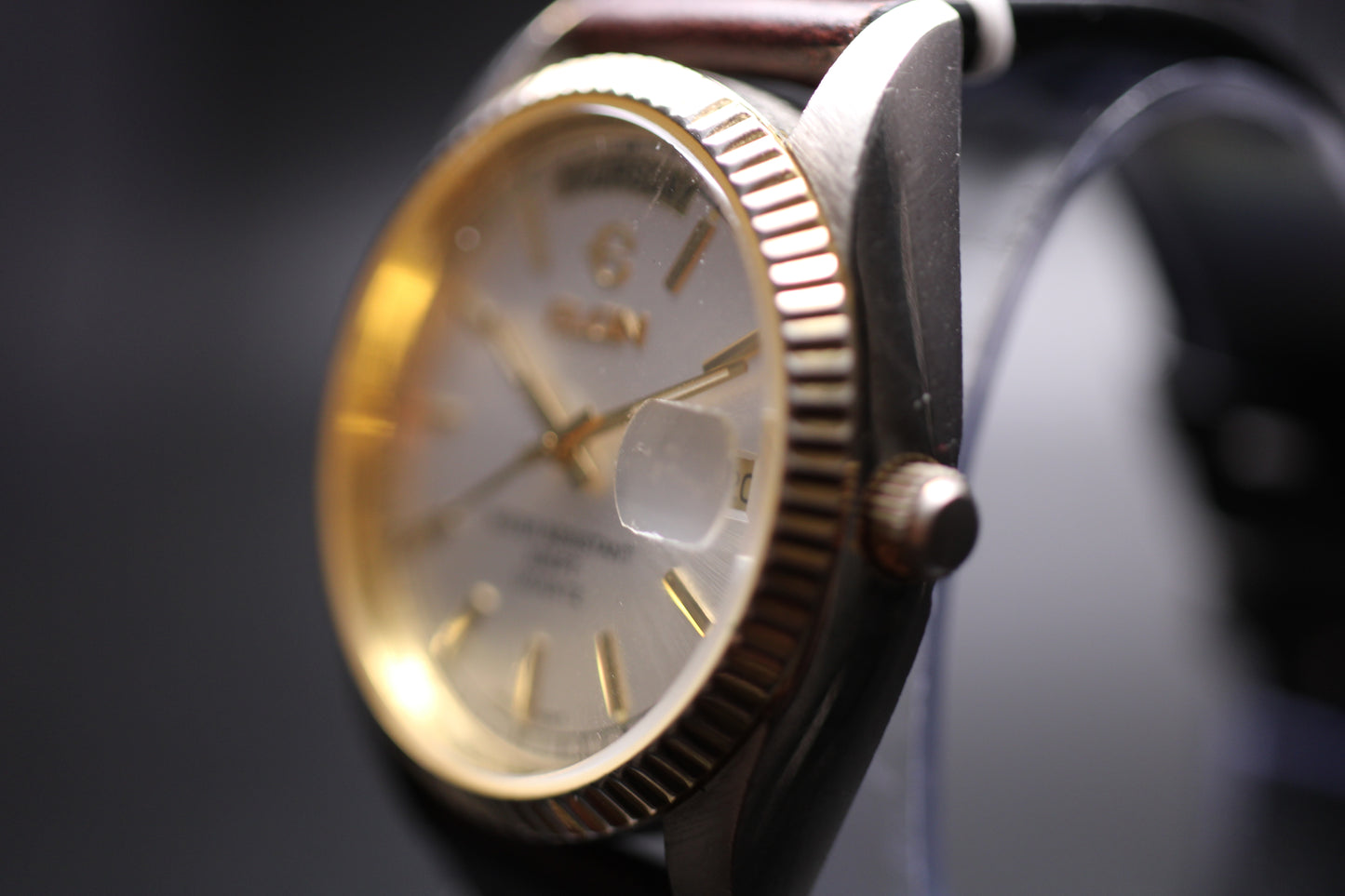 1990s Elgin Presidential DayDate Fluted Bezel Quartz Watch Ref. FC-12
