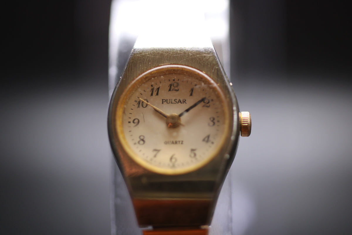 1986 Pulsar Ladies Quartz Gold Dress Watch Ref. 680998