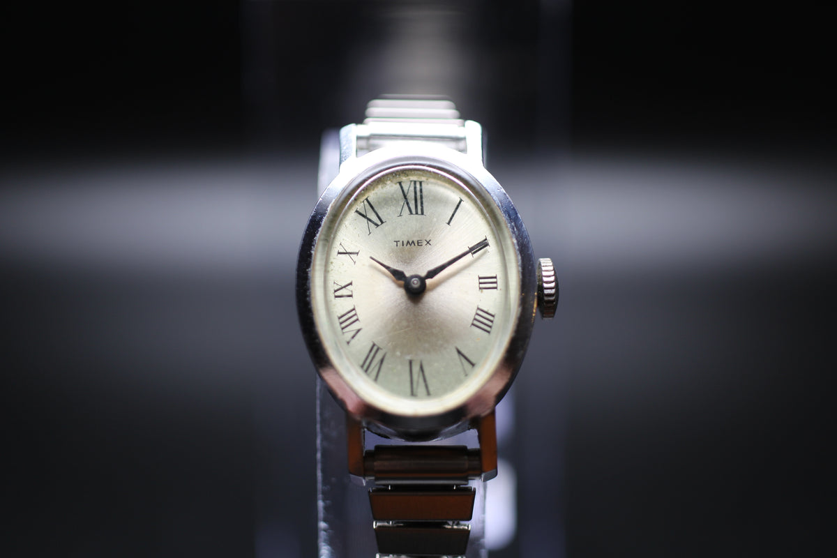 1974 Timex Cavatina Ladies Mechanical Roman Numerals Oval Watch Ref. 5005002374