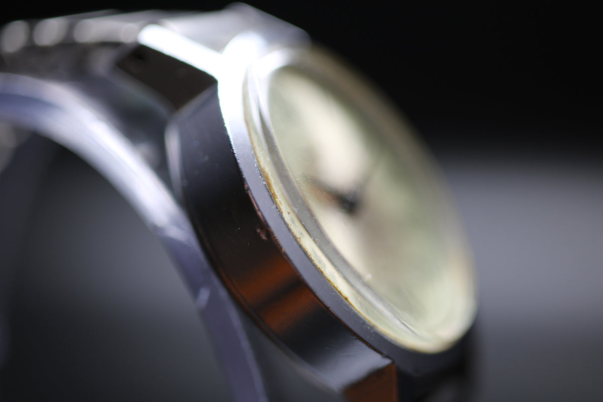 1974 Timex Cavatina Ladies Mechanical Roman Numerals Oval Watch Ref. 5005002374