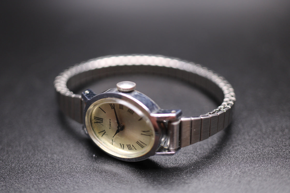 1974 Timex Cavatina Ladies Mechanical Roman Numerals Oval Watch Ref. 5005002374