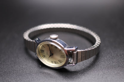 1974 Timex Cavatina Ladies Mechanical Roman Numerals Oval Watch Ref. 5005002374