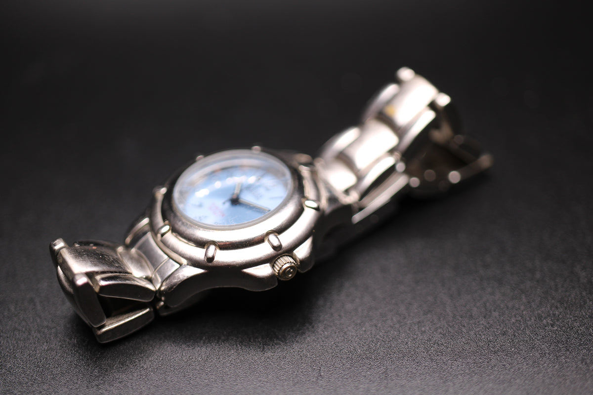 1998 Guess Waterpro Ladies Quartz Dive Watch Ref. G80158L