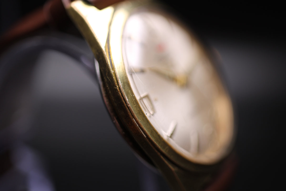 1960s Waltham Watch Co. Shockresistant 17-Jewel Mechanical Watch