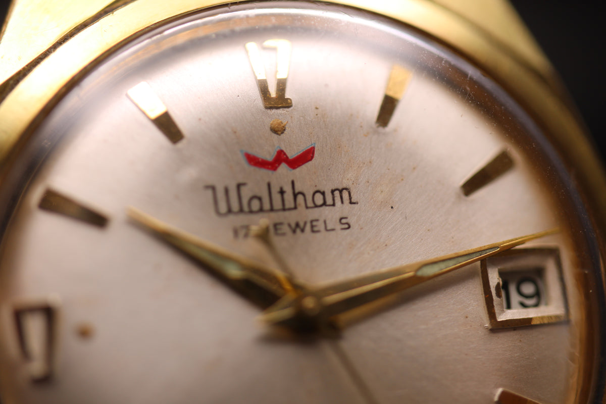1960s Waltham Watch Co. Shockresistant 17-Jewel Mechanical Watch