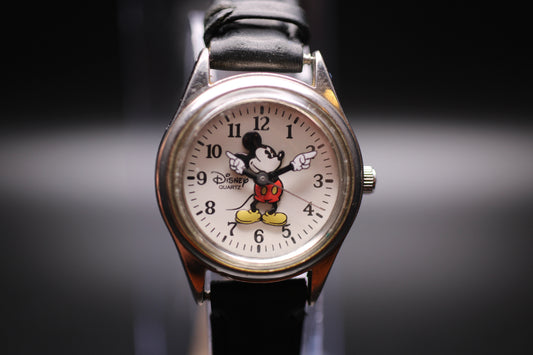 1998 Disney Timeworks Mickey Mouse Character Arms Quartz Watch